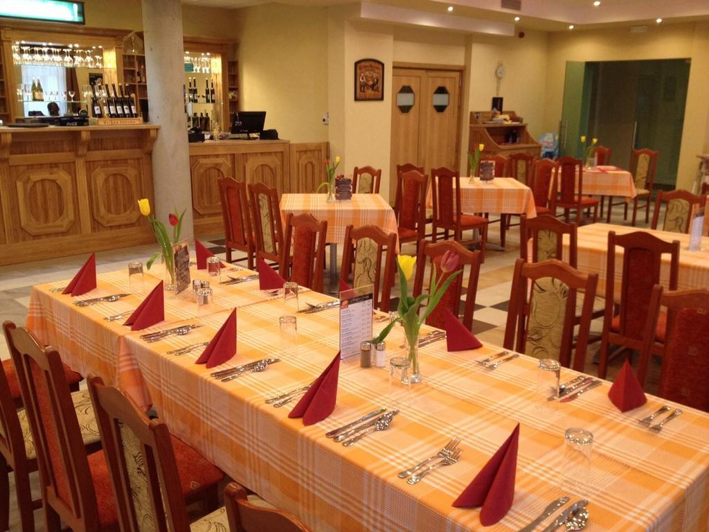 Bed and Breakfast Aranytál Panzió Komárom Esterno foto