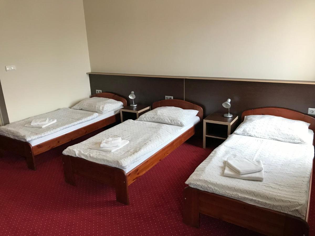 Bed and Breakfast Aranytál Panzió Komárom Esterno foto